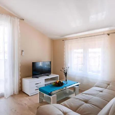 Paradiso 3 Fuer 2 Personen Mit Pool * Porec