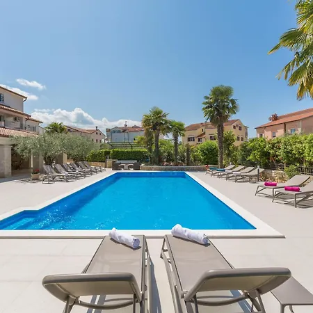 Paradiso 3 Fuer 2 Personen Mit Pool Apartment Porec