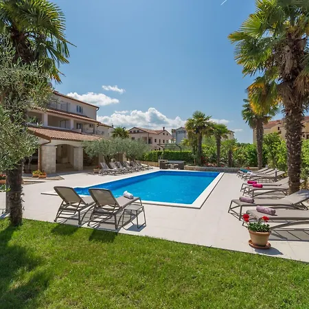 Paradiso 3 Fuer 2 Personen Mit Pool Apartment
