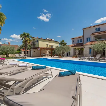 Paradiso 3 Fuer 2 Personen Mit Pool * Porec