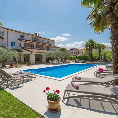 Apartment Paradiso 3 Fuer 2 Personen Mit Pool *