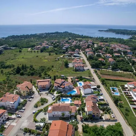 Paradiso 3 Fuer 2 Personen Mit Pool Apartment Porec