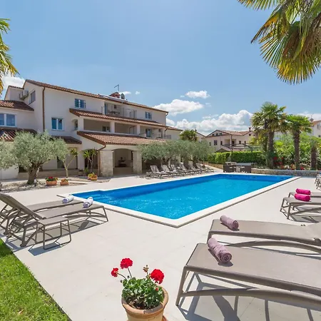 Paradiso 3 Fuer 2 Personen Mit Pool *
