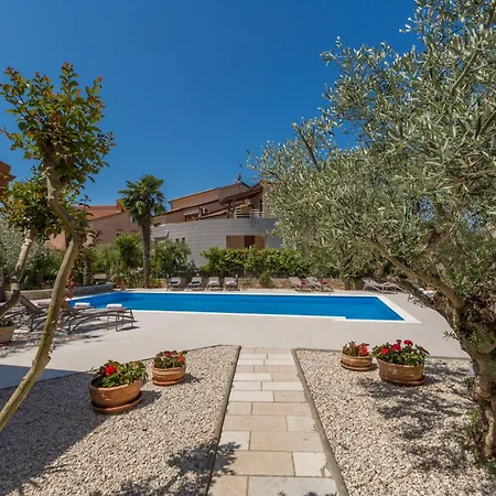Paradiso 3 Fuer 2 Personen Mit Pool Apartment