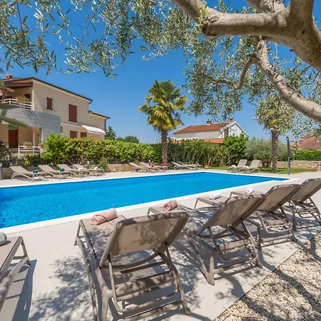 Apartment Paradiso 3 Fuer 2 Personen Mit Pool Porec